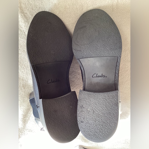 Clarks Classic Black Leather Ladies Boots - Picture 12 of 16